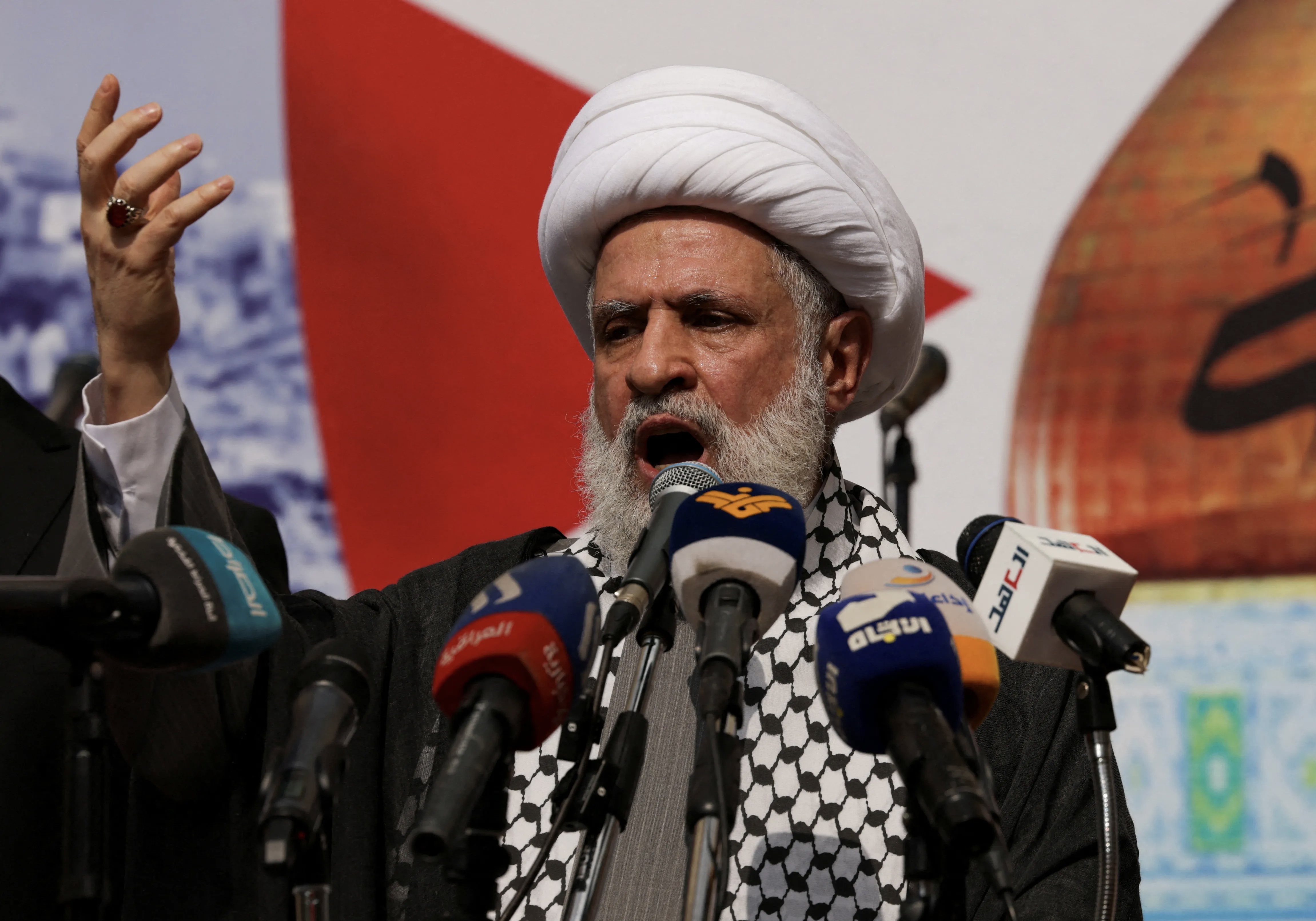 هل تصدر مذكرة توقيف بحق نعيم قاسم؟